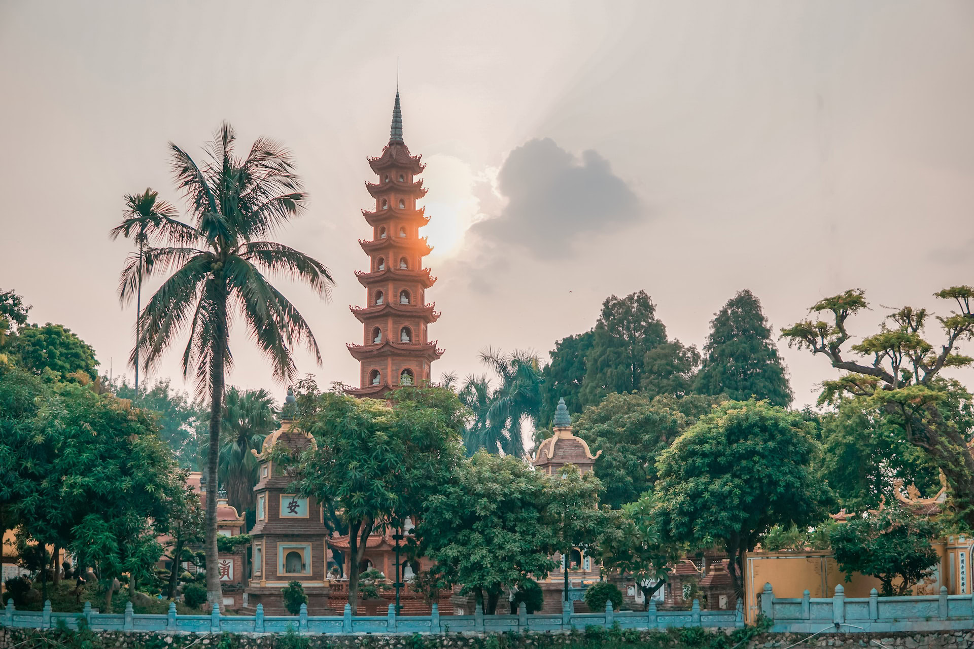 vietnam-anh-hoang-NyvBShnGbPw-unsplash